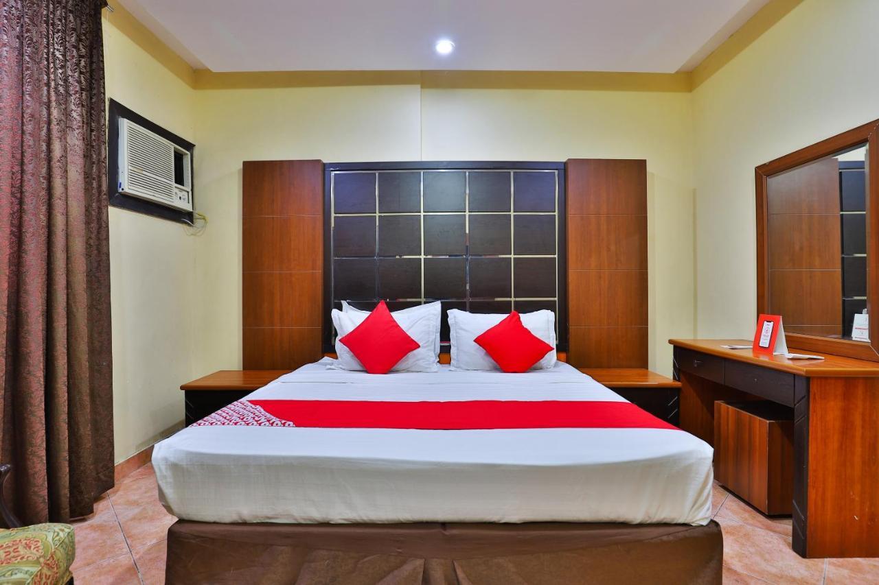 Hotel Oyo 396 Alam Al Sala Al Kobra Towers Jiddah Esterno foto