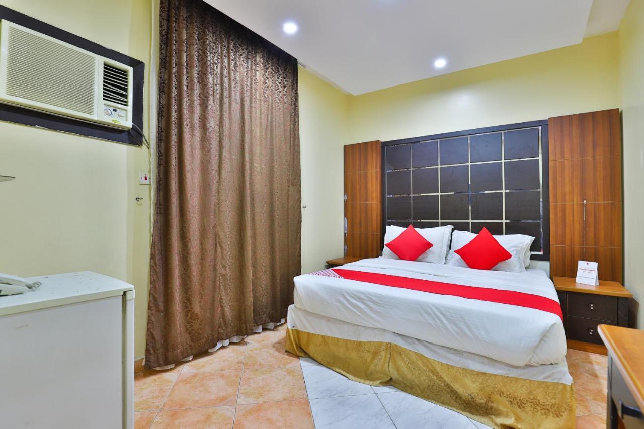 Hotel Oyo 396 Alam Al Sala Al Kobra Towers Jiddah Esterno foto