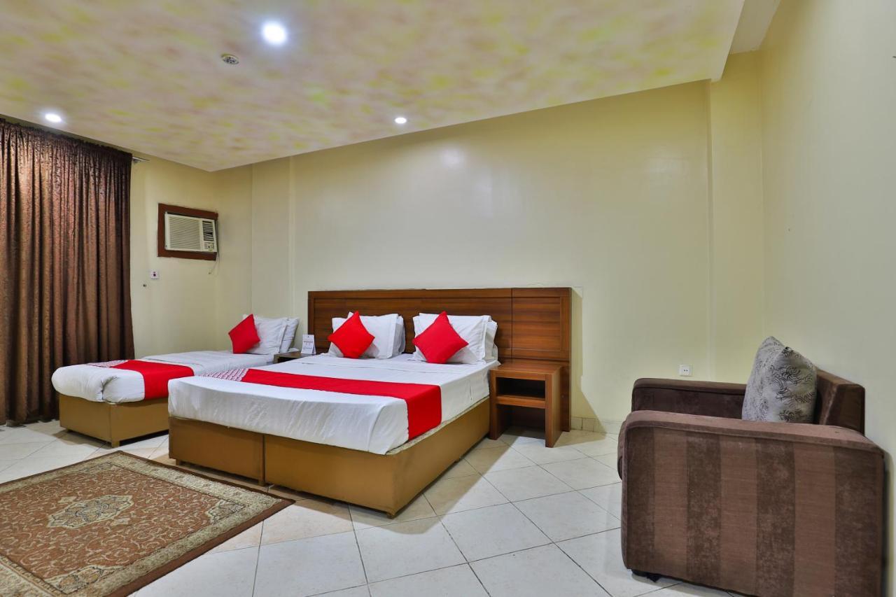 Hotel Oyo 396 Alam Al Sala Al Kobra Towers Jiddah Esterno foto
