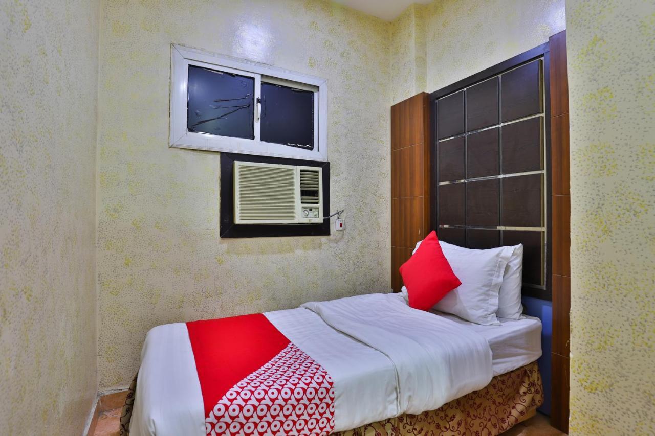 Hotel Oyo 396 Alam Al Sala Al Kobra Towers Jiddah Esterno foto