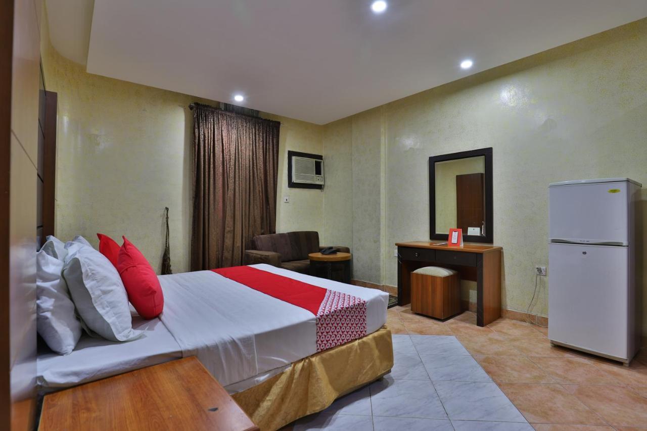 Hotel Oyo 396 Alam Al Sala Al Kobra Towers Jiddah Esterno foto