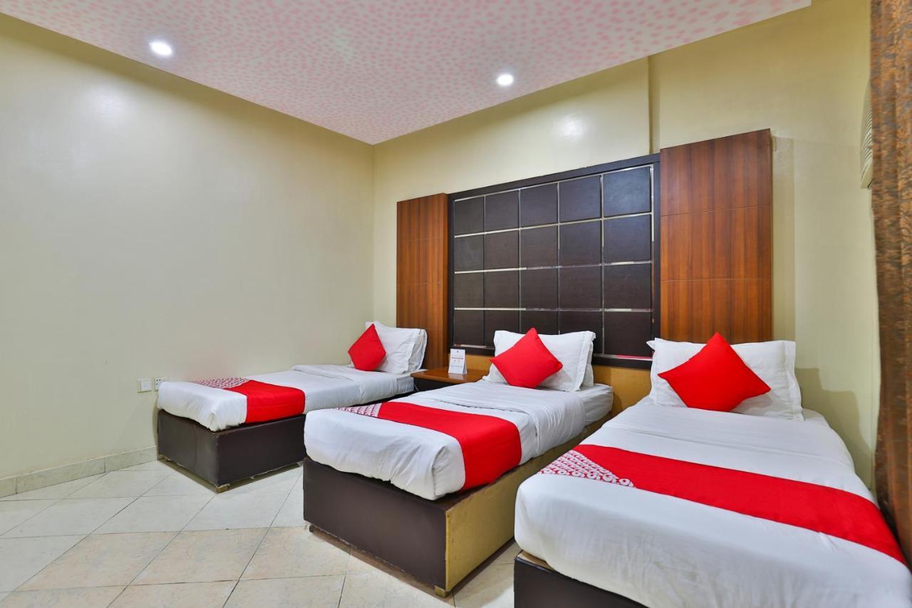 Hotel Oyo 396 Alam Al Sala Al Kobra Towers Jiddah Esterno foto